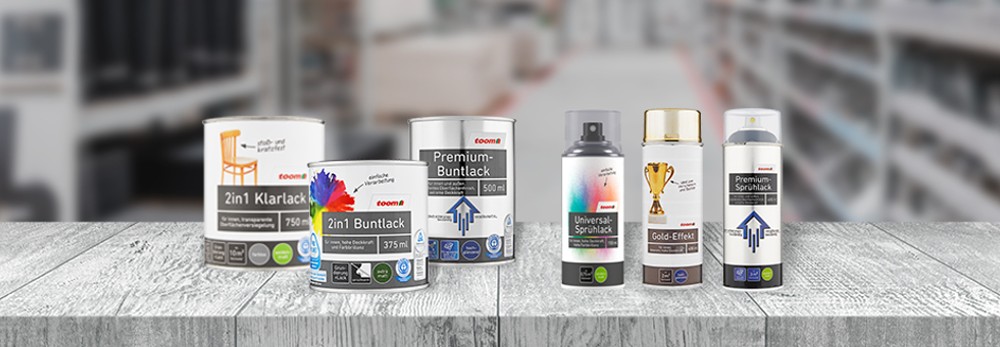 Verschiedene Farb- und Lackdosen